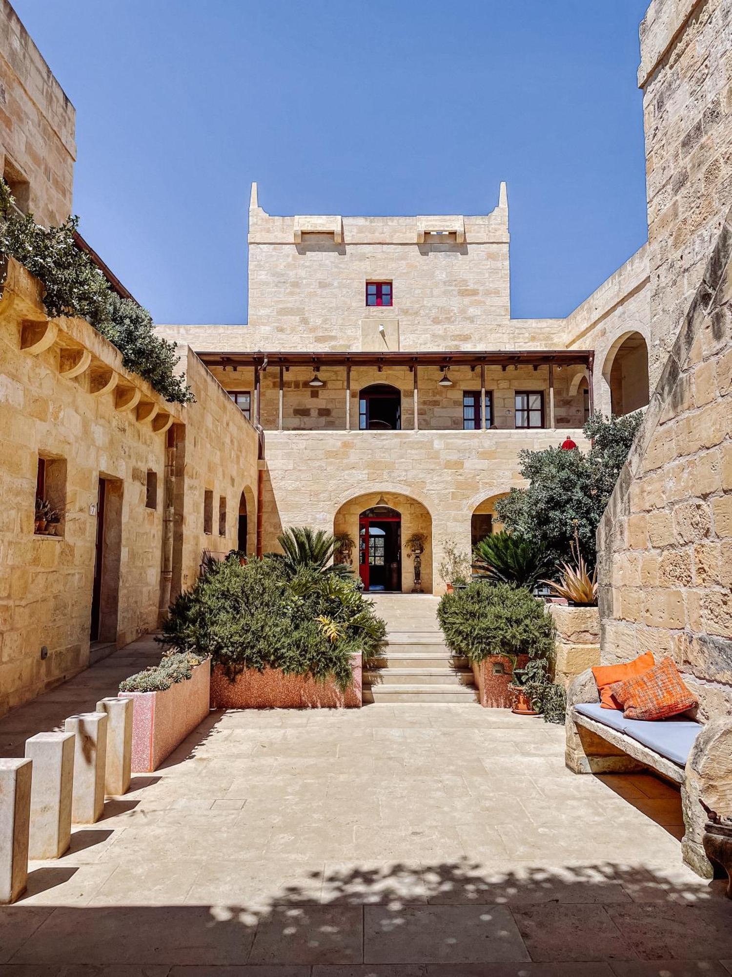 Hotel Mulberries Żabbar