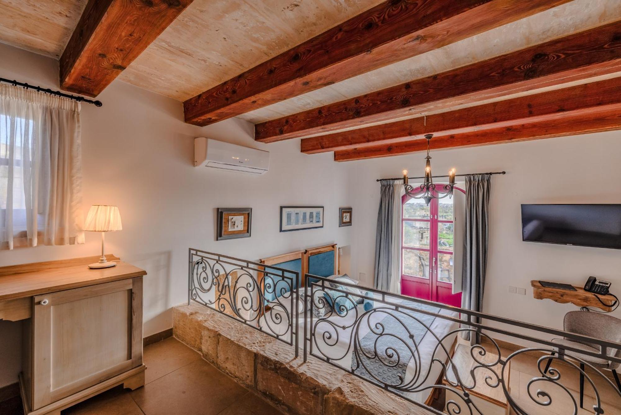 Hotel Mulberries 4*