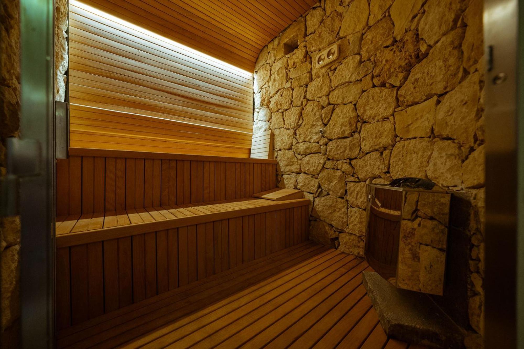 Mulberries Hotel 4*