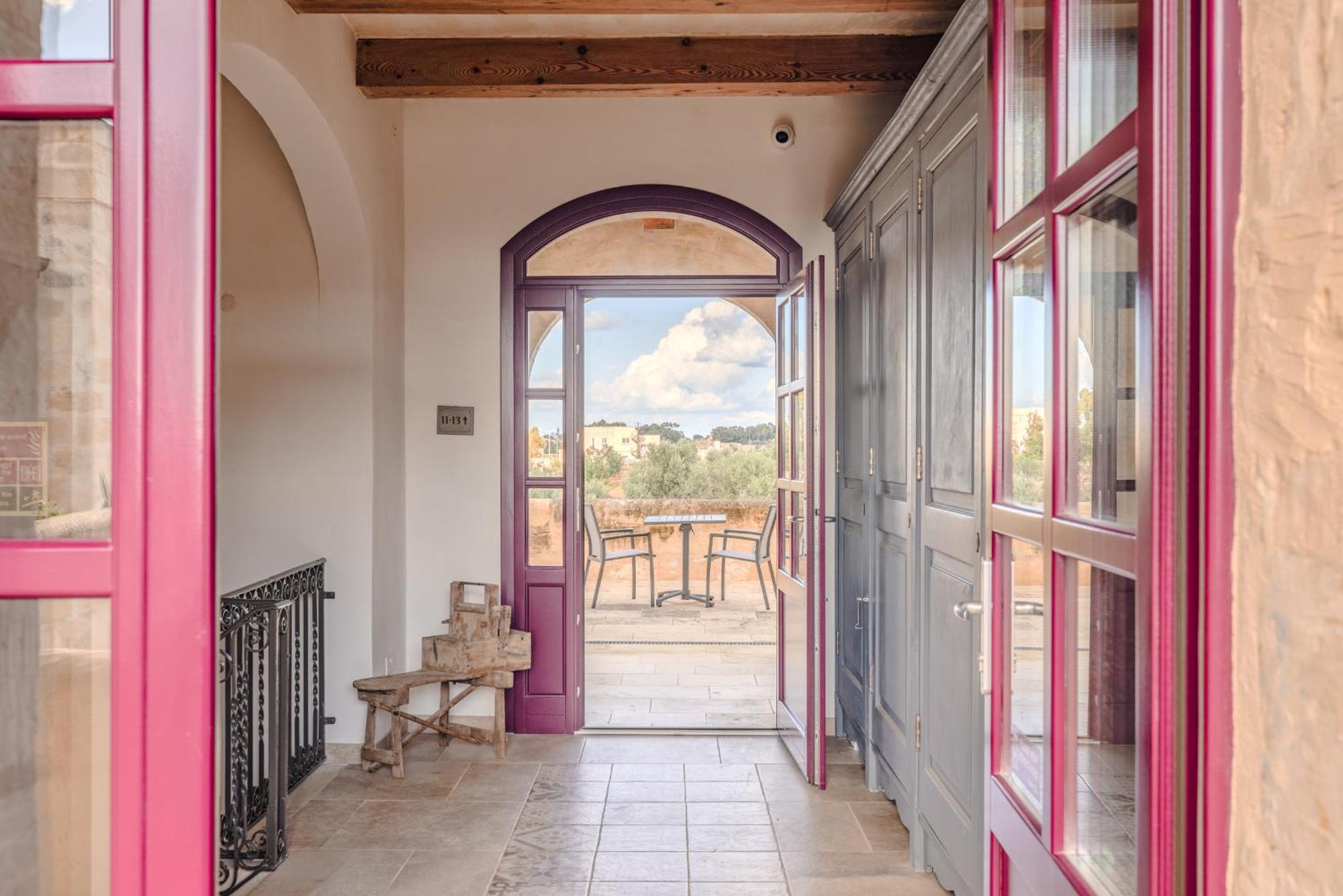 Mulberries Hotel 4*