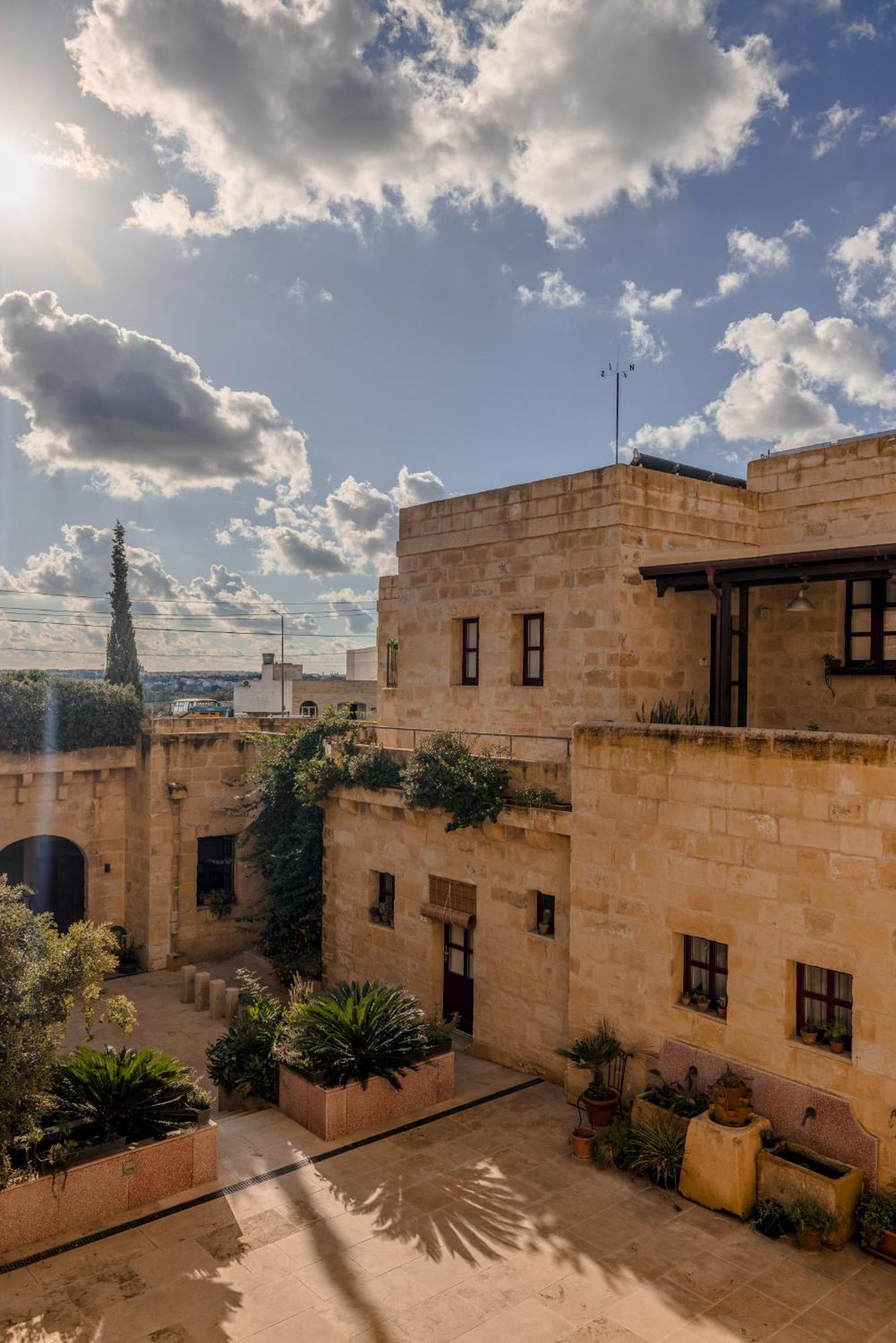 Mulberries Hotel Żabbar